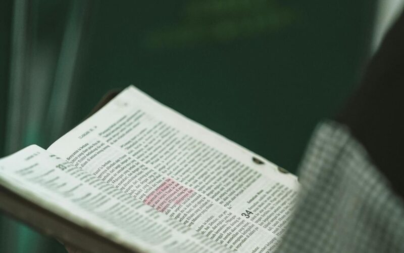 Lecturas bíblicas para encontrar descanso cuando te sientes cansado por dentro